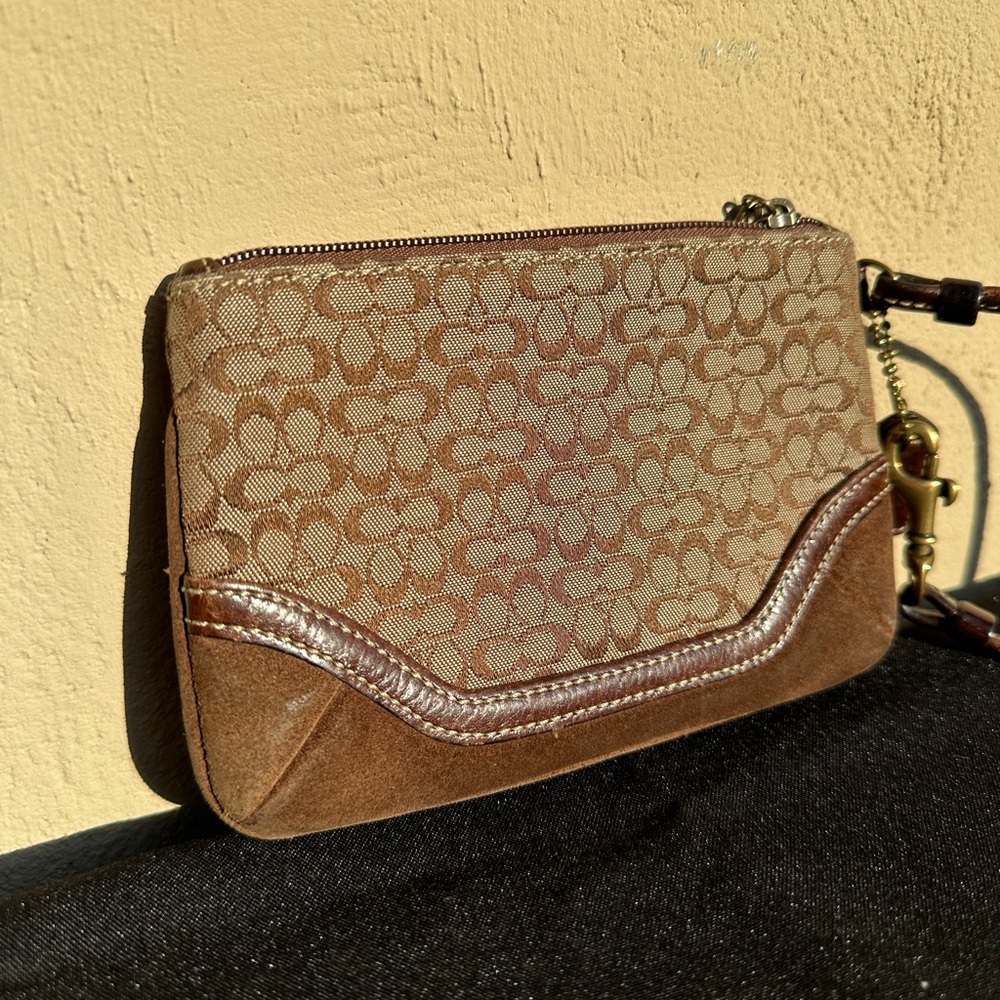 Coach  Vintage  Y2K Brown Signature SoHo Wristlet - Picture 4 of 5